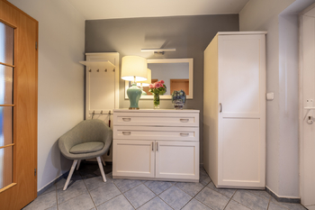 Vstupní hala - Prodej domu 183 m², Praha 5 - Lochkov