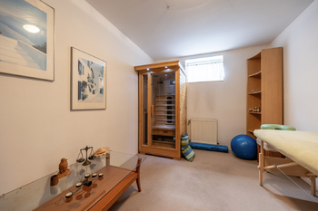 Fitness studio v suterénu - Prodej domu 183 m², Praha 5 - Lochkov