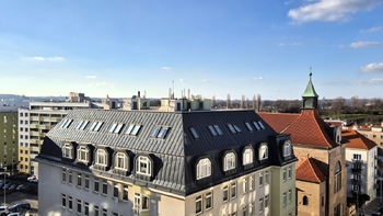 Výhled z ložnice. - Pronájem bytu 2+kk v osobním vlastnictví 58 m², Praha 3 - Žižkov