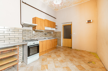 původní kuchyňská linka - Prodej bytu 3+1 v osobním vlastnictví 79 m², Uničov