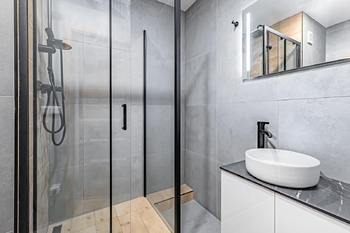 Koupelna. - Pronájem bytu 2+kk v osobním vlastnictví 46 m², Nová Bystřice