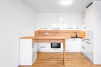 Kuchyně. - Pronájem bytu 2+kk v osobním vlastnictví 46 m², Nová Bystřice