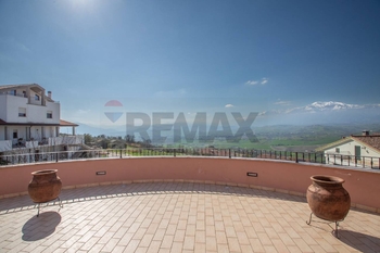 Prodej domu 800 m², Castel Frentano