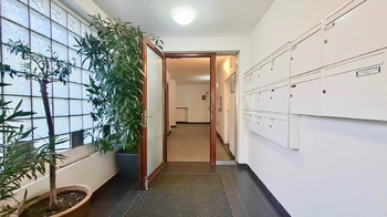 Pronájem bytu 1+kk v osobním vlastnictví 34 m², Praha 4 - Podolí