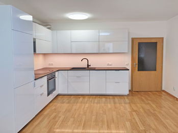Pronájem bytu 2+kk v osobním vlastnictví 60 m², Praha 8 - Libeň
