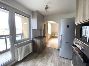 kuchyně s lodžií - Pronájem bytu 3+1 v osobním vlastnictví 70 m², Plzeň