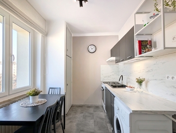 Prodej bytu 2+1 v osobním vlastnictví 54 m², Praha 9 - Hloubětín