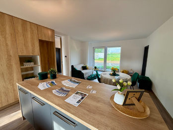 kuchyňský kout spojený s obývací částí - Prodej domu 91 m², Vodňany