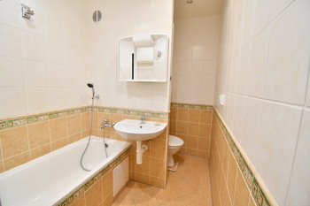 Pronájem bytu 1+1 v družstevním vlastnictví 41 m², Hradec Králové