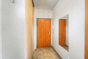 Prodej bytu 1+kk v osobním vlastnictví 56 m², Praha 10 - Horní Měcholupy