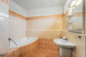 Prodej bytu 1+kk v osobním vlastnictví 56 m², Praha 10 - Horní Měcholupy