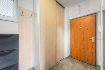 Prodej bytu 1+kk v osobním vlastnictví 56 m², Praha 10 - Horní Měcholupy