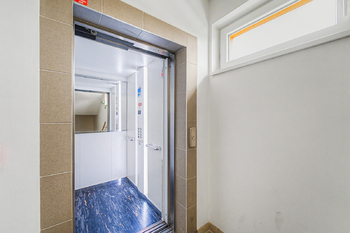 Prodej bytu 1+kk v osobním vlastnictví 56 m², Praha 10 - Horní Měcholupy