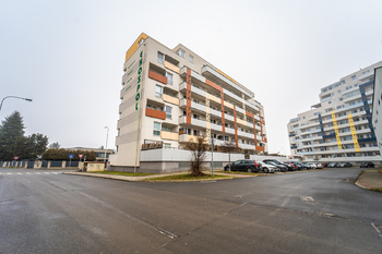 Prodej bytu 1+kk v osobním vlastnictví 56 m², Praha 10 - Horní Měcholupy