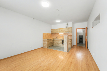 Prodej bytu 1+kk v osobním vlastnictví 56 m², Praha 10 - Horní Měcholupy