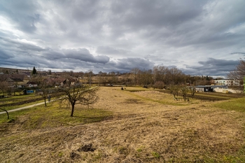 Prodej pozemku 2330 m², Milešovice