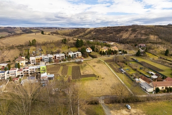 Prodej pozemku 2330 m², Milešovice