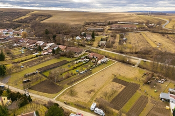 Prodej pozemku 2330 m², Milešovice