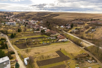 Prodej pozemku 2330 m², Milešovice
