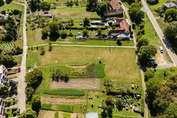Prodej pozemku 2330 m², Milešovice