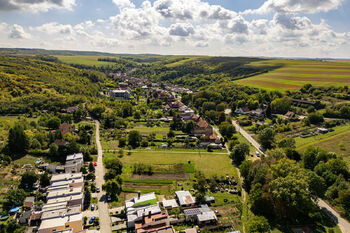 Prodej pozemku 2330 m², Milešovice