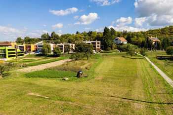 Prodej pozemku 2330 m², Milešovice
