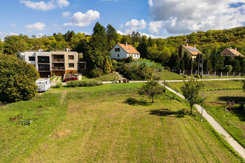 Prodej pozemku 2330 m², Milešovice