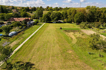 Prodej pozemku 2330 m², Milešovice