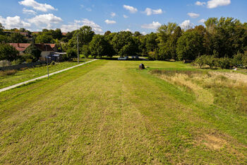 Prodej pozemku 2330 m², Milešovice