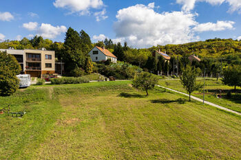 Prodej pozemku 2330 m², Milešovice