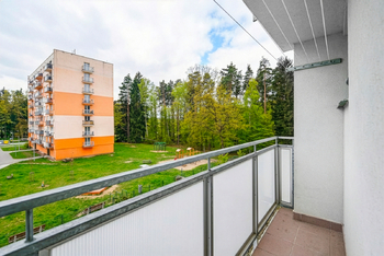 Výhled z balkonu u kuchyně. - Pronájem bytu 2+1 v osobním vlastnictví 51 m², Jindřichův Hradec