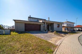 Prodej domu 240 m², Blížkovice