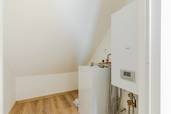 podkroví - Prodej komerčního prostoru 200 m², Kladno