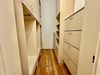 Šatna - Pronájem bytu 3+1 v osobním vlastnictví 103 m², Praha 3 - Vinohrady