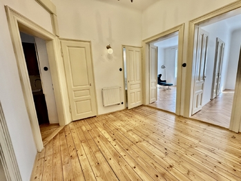 Vstupní hala - Pronájem bytu 3+1 v osobním vlastnictví 103 m², Praha 3 - Vinohrady