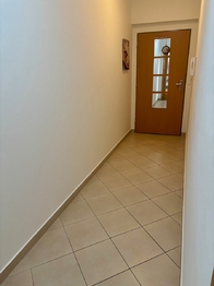 chodba - Pronájem bytu 1+kk v osobním vlastnictví 63 m², Lázně Bohdaneč