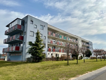 bytový dům - Pronájem bytu 1+kk v osobním vlastnictví 63 m², Lázně Bohdaneč