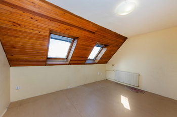 14. Ložnice ve 3. NP domu - Prodej domu 229 m², Praha 6 - Řepy
