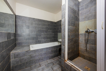 16. Koupelna ve 3. NP domu - Prodej domu 229 m², Praha 6 - Řepy