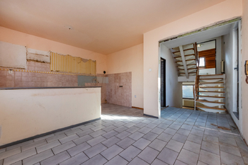 25. Pokoj s kuchyní ve 2. NP domu - Prodej domu 229 m², Praha 6 - Řepy