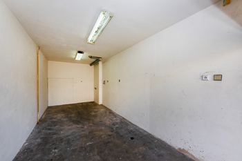 37. Garáž v 1. NP domu - Prodej domu 229 m², Praha 6 - Řepy