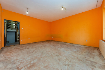 41. Ložnice v 1. PP domu - Prodej domu 229 m², Praha 6 - Řepy