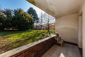 43. Vstup na zahradu v 1. PP domu - Prodej domu 229 m², Praha 6 - Řepy