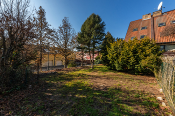 49. Zahrada za domem - Prodej domu 229 m², Praha 6 - Řepy