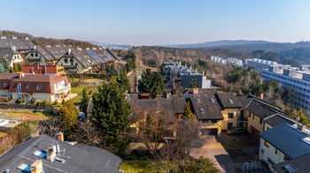 52. Okolí domu - Prodej domu 229 m², Praha 6 - Řepy