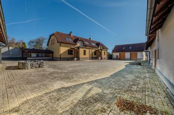 Prodej domu 1145 m², Petříkov
