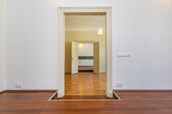 10. Průhled přes všechny tři ordinace - Pronájem komerčního prostoru 259 m², Praha 1 - Staré Město