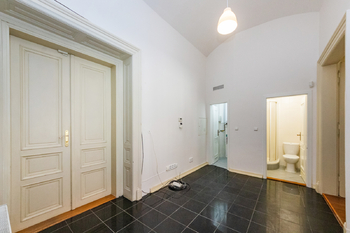 13. Prostor pro recepci, technická místnost a koupelna ä WC ve 3. NP domu - Pronájem komerčního prostoru 259 m², Praha 1 - Staré Město