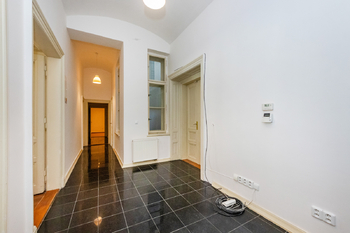 16. Pohled od recepce k druhé části prostoru ve 3. NP domu - Pronájem komerčního prostoru 259 m², Praha 1 - Staré Město