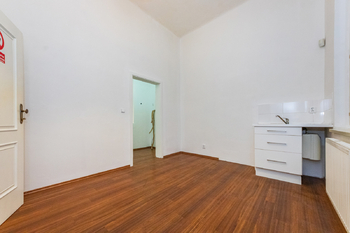 19. Denní místnost ve 3. NP domu - Pronájem komerčního prostoru 259 m², Praha 1 - Staré Město